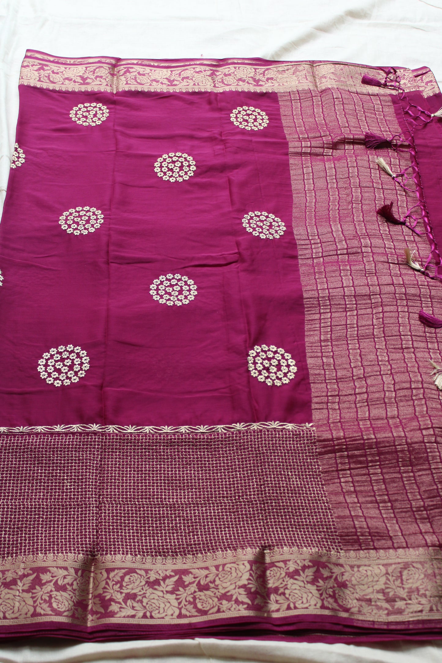 Majenta Double border viscous crape saree