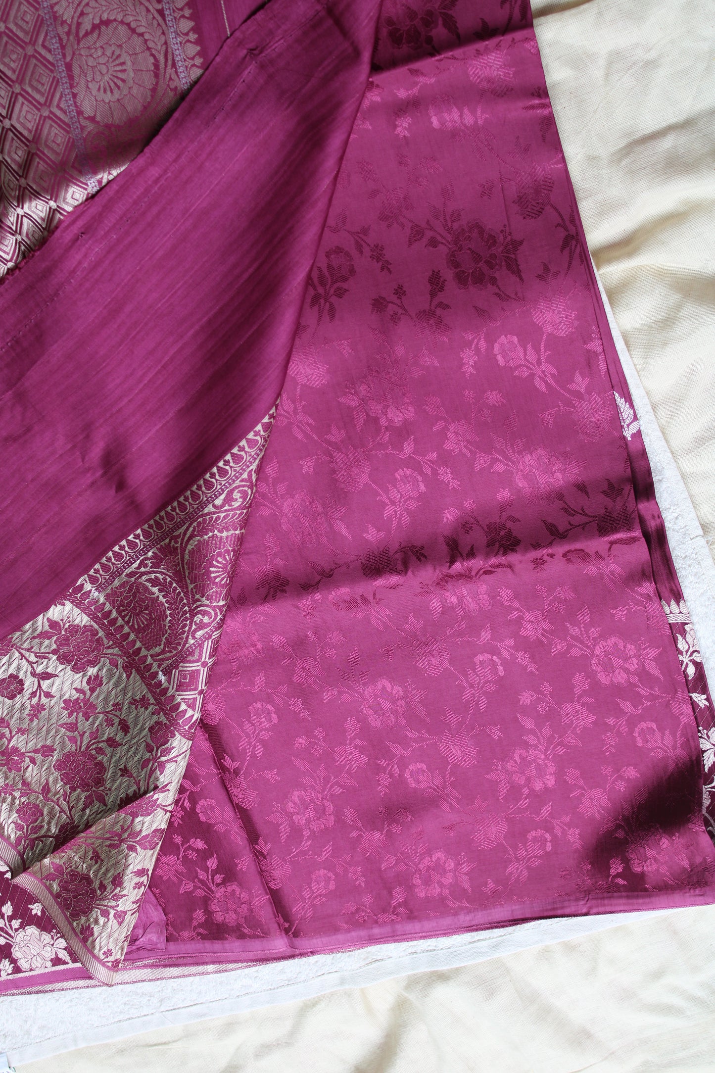 Majenta Banarasi Mashru silk saree with big trending floral border