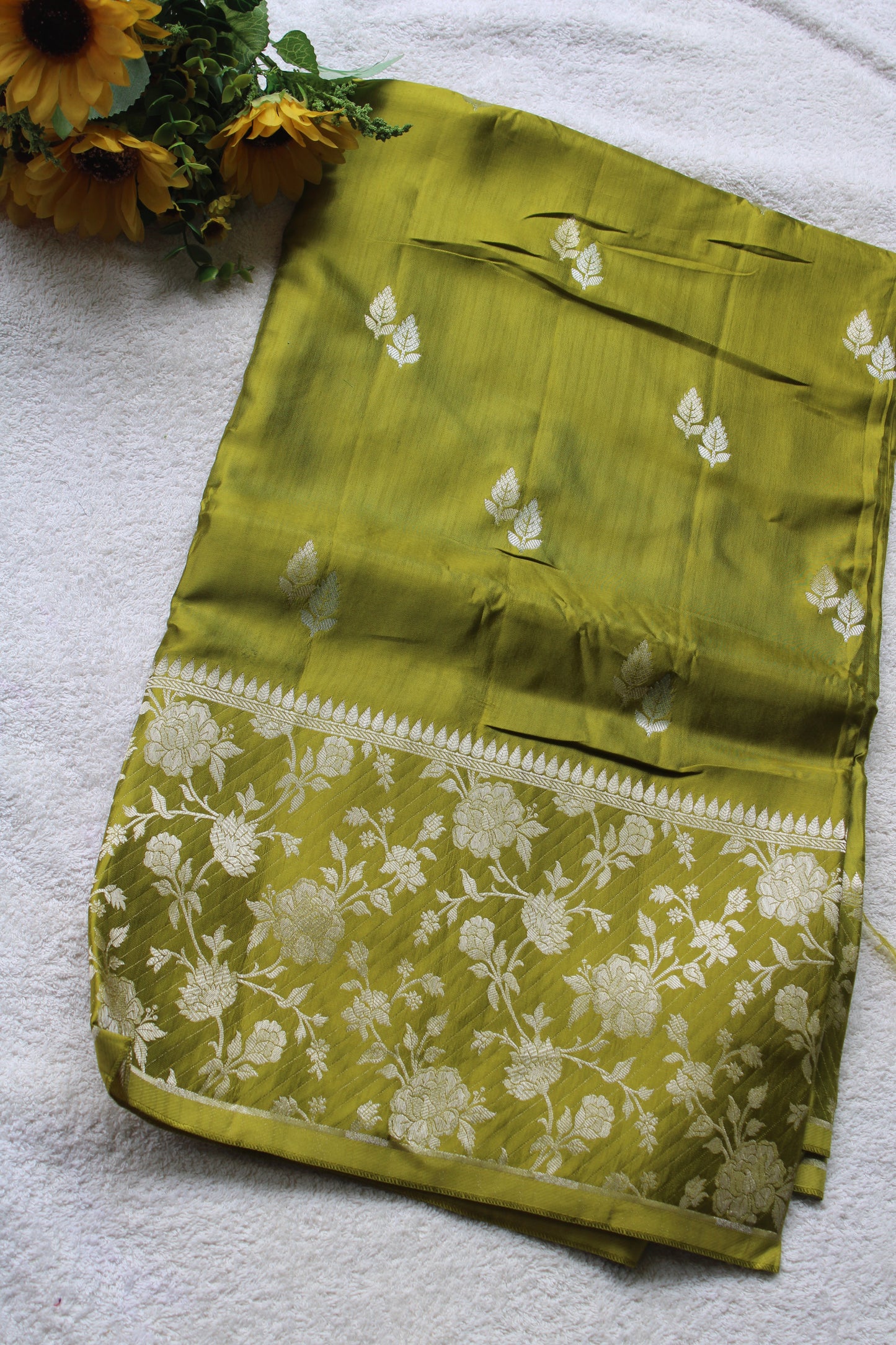 Green Banarasi Mashru silk saree with big trending floral border