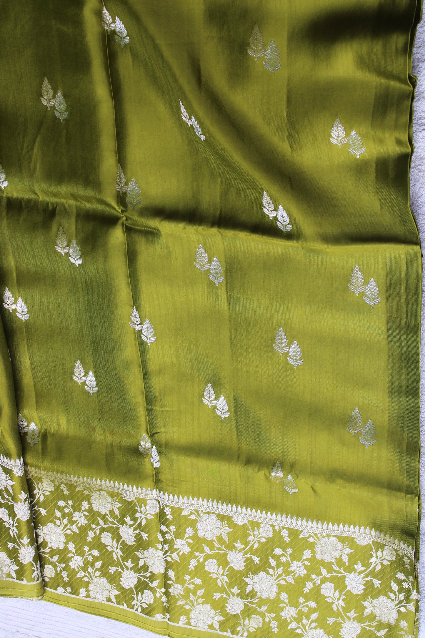 Green Banarasi Mashru silk saree with big trending floral border