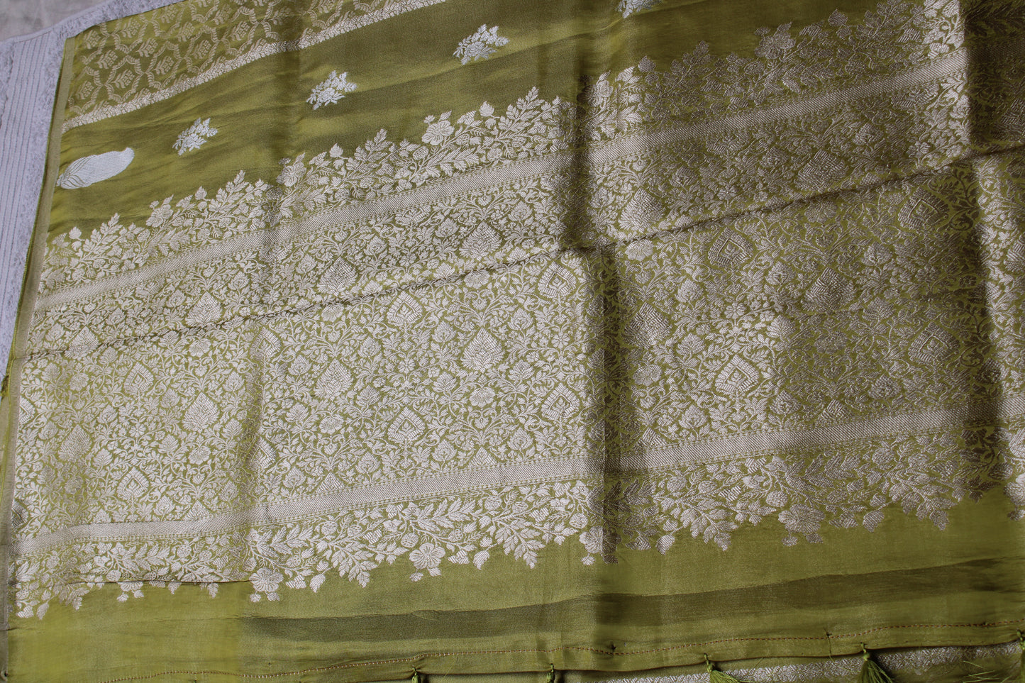 Florescent Banarasi Mashroo tissue silk saree