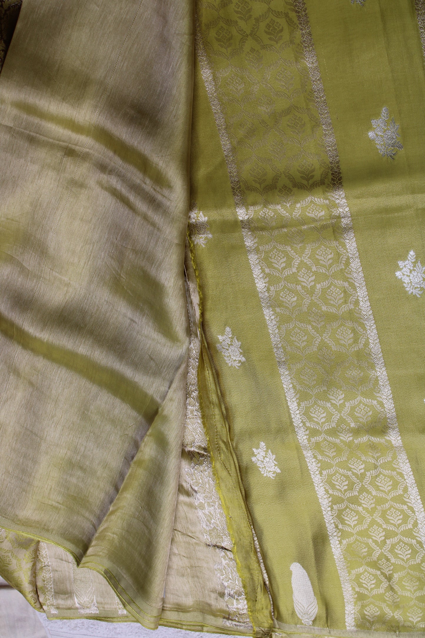 Florescent Banarasi Mashroo tissue silk saree