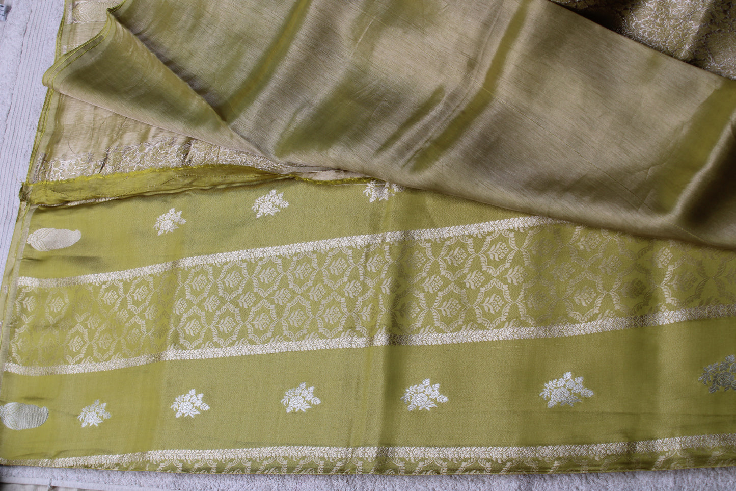 Florescent Banarasi Mashroo tissue silk saree