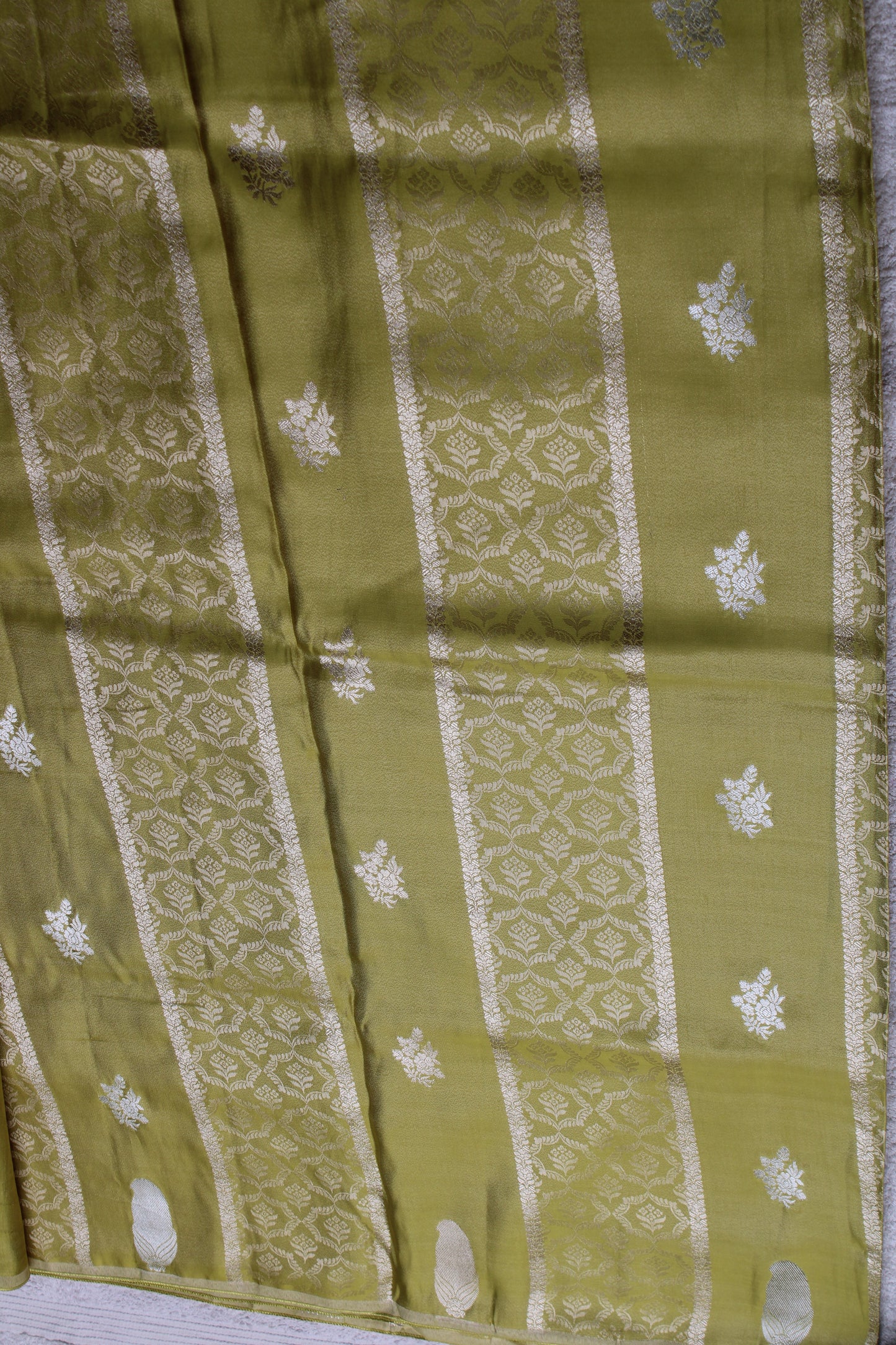 Florescent Banarasi Mashroo tissue silk saree