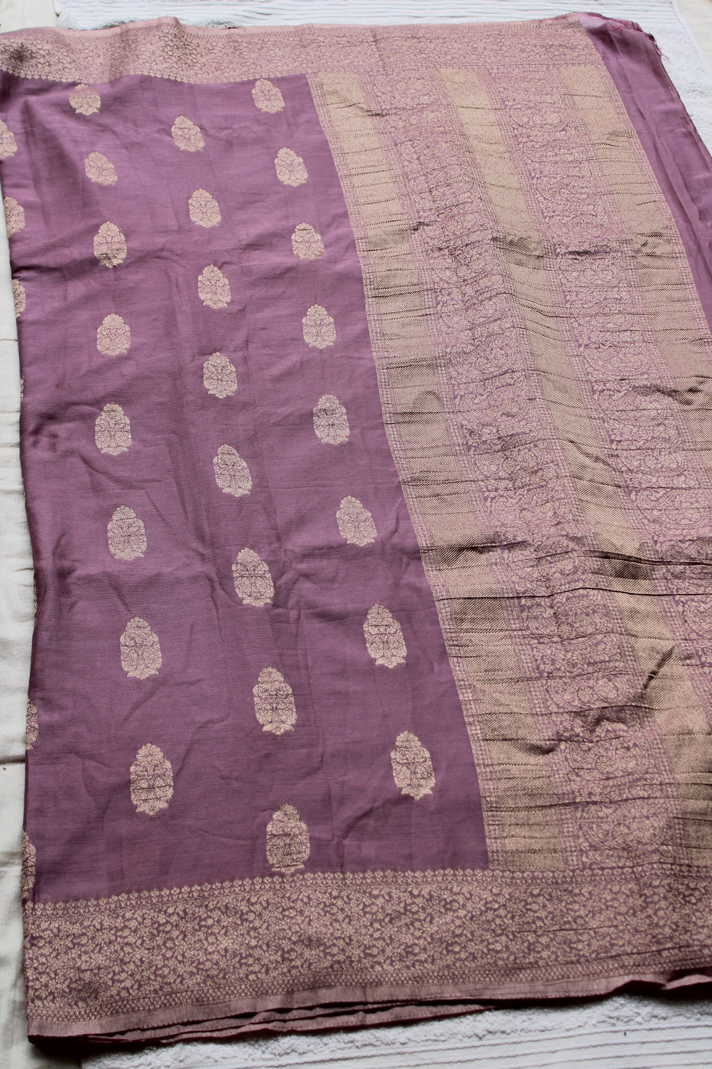 Onion pink Crape Georgette Banarasi Big Buttas saree