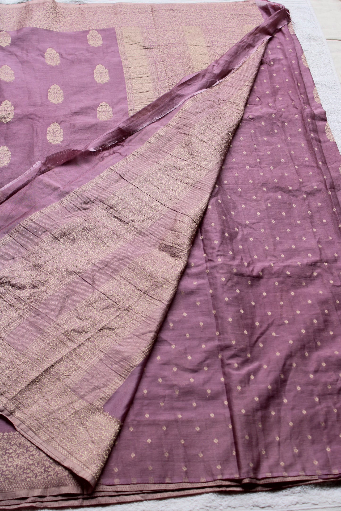 Onion pink Crape Georgette Banarasi Big Buttas saree