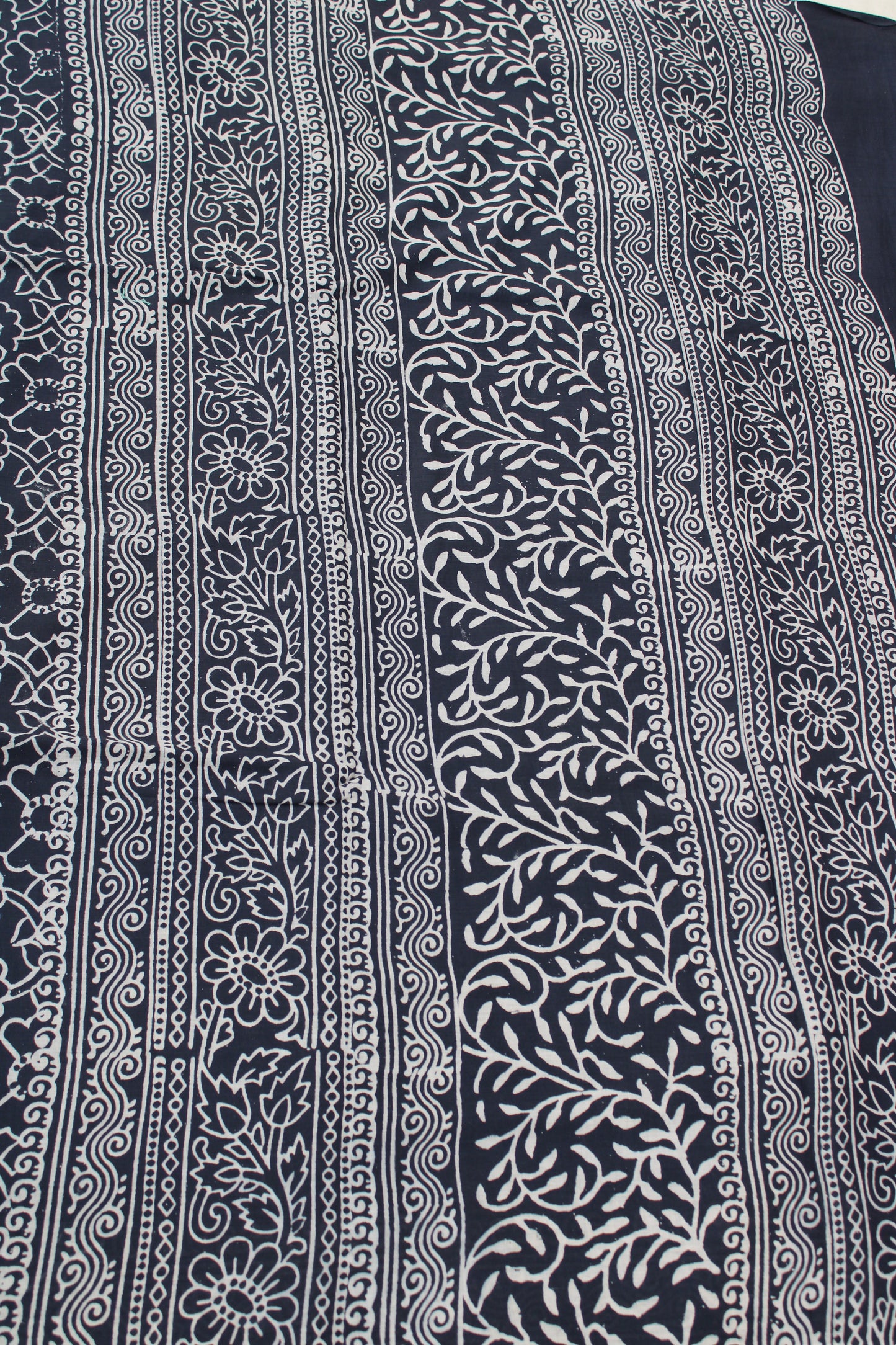 Grey with white leaf block printed mul cotton saree