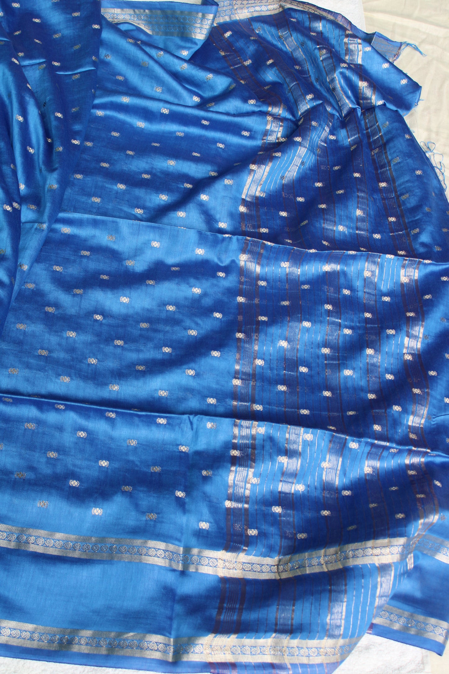 Art Premium Mahesh silk with Jari butta and gap border