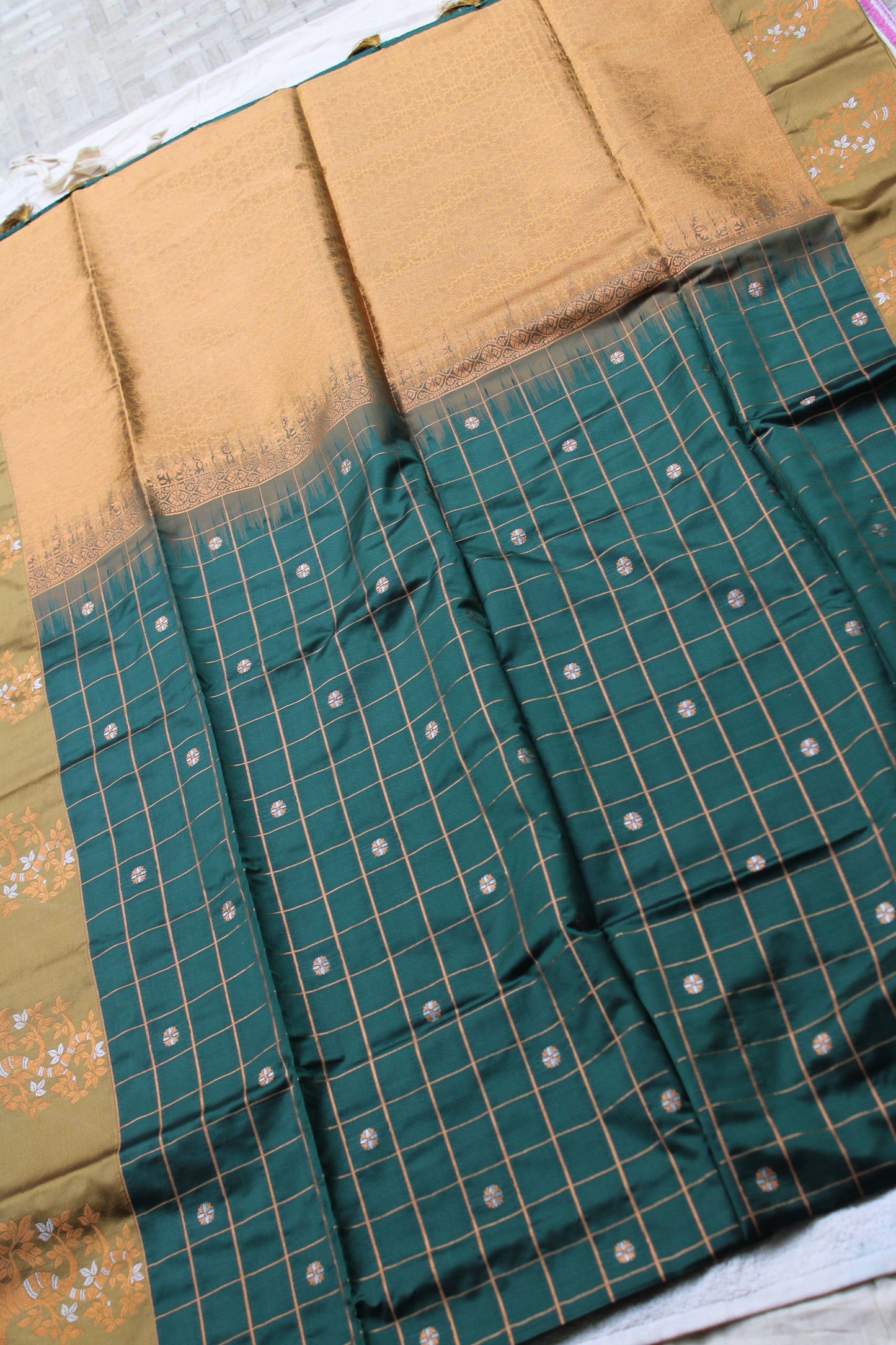 Dark green vintage soft silk saree with contrast border